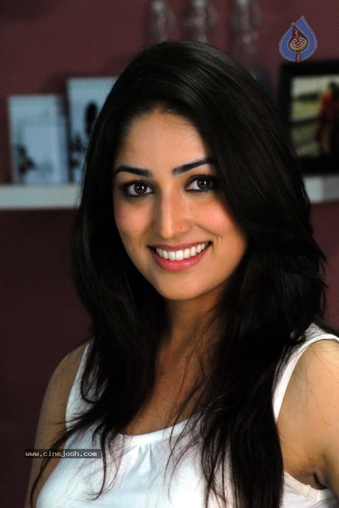 Yami Gautam New Hot Stills - 10 / 40 photos