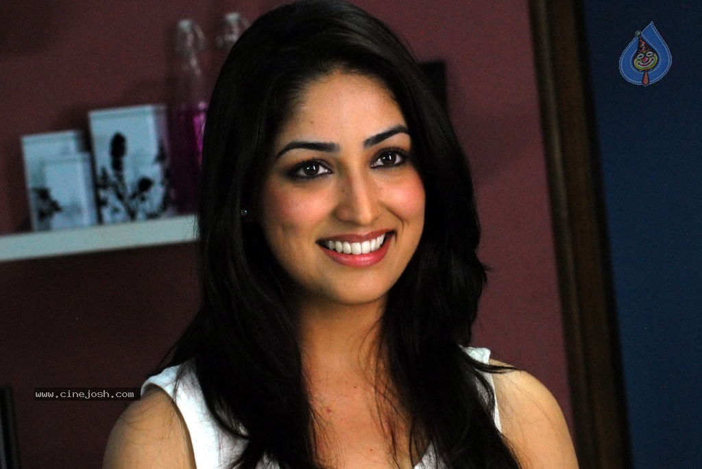 Yami Gautam New Hot Stills - 20 / 40 photos