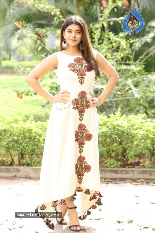 Yamini Bhaskar Latest Photos - 16 / 21 photos