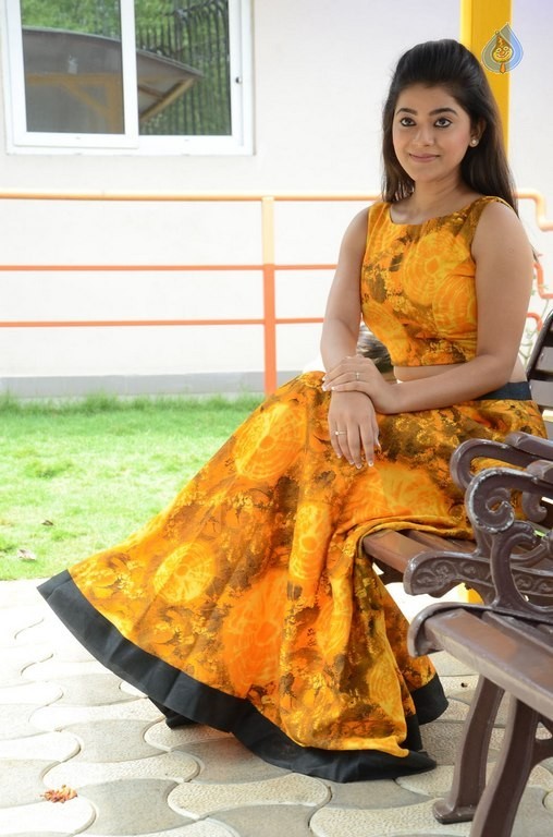 Yamini Bhaskar New Pics - 13 / 34 photos