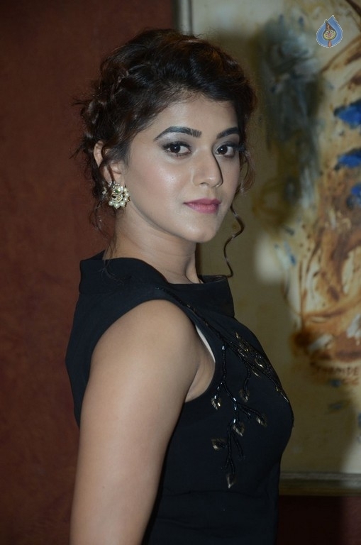 Yamini Bhaskar Stills - 15 / 31 photos