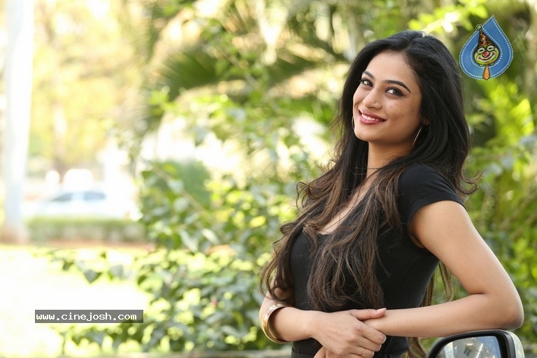 Zara Shah Latest Photos - 11 / 17 photos