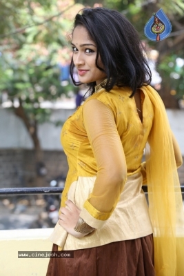 Actress Ambika Photos - 3 of 21