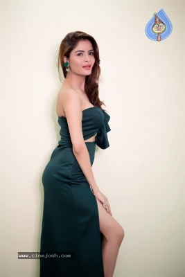 Actress Gehana Vasisth Private Photos - 16 of 36
