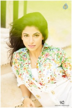 Actress Iswarya Menon Photos - 8 of 12