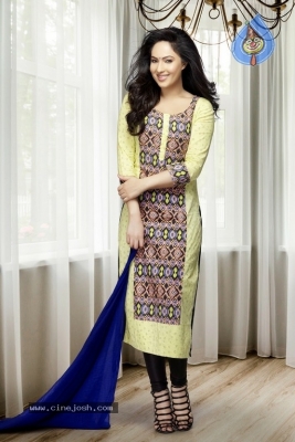 Actress Nikesha Patel Stills - 5 of 5