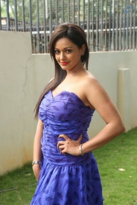 Actress Pooja Kumar Photos - 2 of 18
