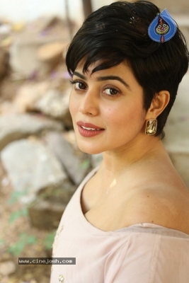 Actress Poorna Photos - 11 of 19