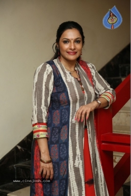 Actress Rethika Srinivas Photos - 7 of 16