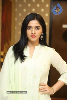 Actress Sunaina Images - 4 of 12