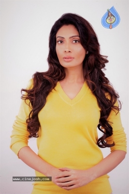 Actress Surabhi Prabhu Photoshoot - 12 of 33