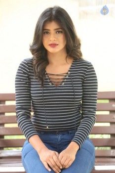 Hebah Patel Latest Gallery - 18 of 42