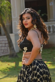 Hebah Patel New Gallery - 28 of 62