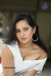 ishika-singh-new-spicy-stills