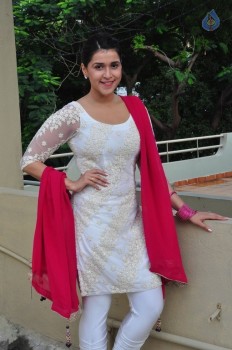 Mannara Chopra Gallery - 10 of 42