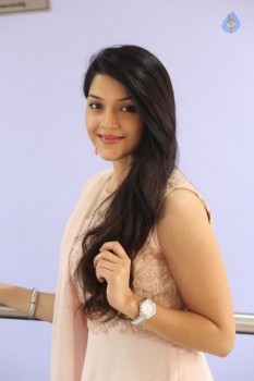 Mehrene Kaur Pirzada Photos - 21 of 43