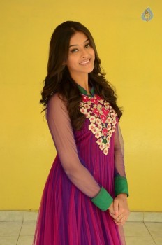 Pooja Jhaveri New Pics - 10 of 41