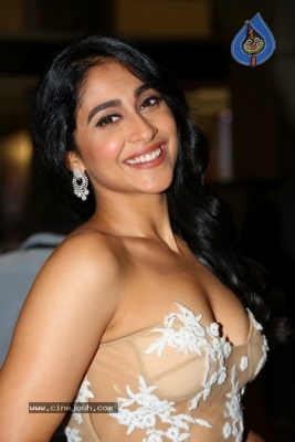 Regina Cassandra Photos - 36 of 38