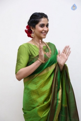 Regina Cassandra Photos - 23 of 37