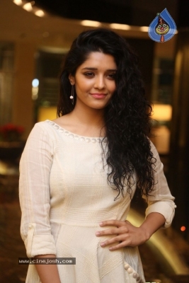 Ritika Singh Gallery - 24 of 28