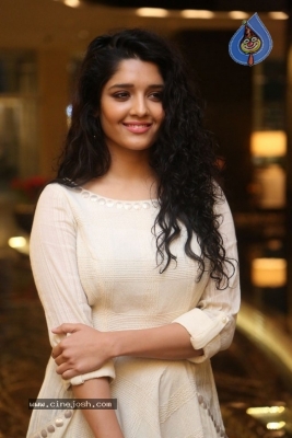 Ritika Singh Gallery - 27 of 28