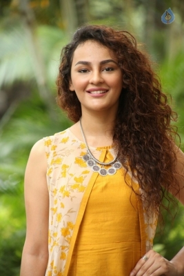 Seerath Kapoor Photos - 9 of 14