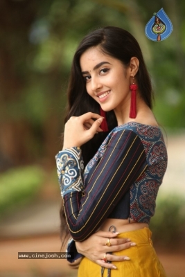 Simrat Kaur Photos - 21 of 21