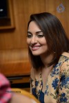 sonakshi-sinha-promotes-lingaa-movie