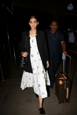 Sonam Kapoor New Photos - 3 of 6