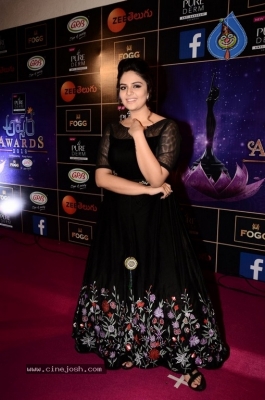 Sreemukhi At Zee Apsara Awards - 6 of 21