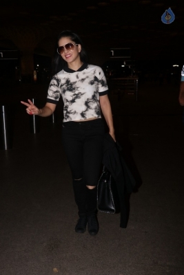 Sunny Leone Spotted at Airport - 2 of 16