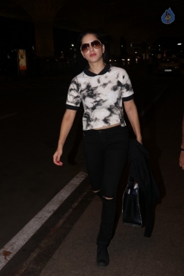 Sunny Leone Spotted at Airport - 7 of 16