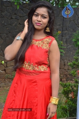 Tamil Actress Kamali Photos - 5 of 6