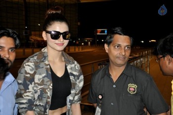 Urvashi Rautela at Mumbai Airport - 19 of 31