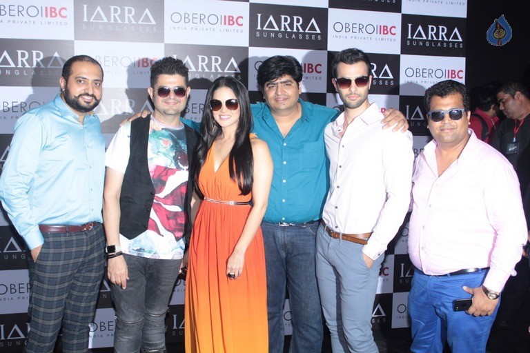 AD Shoot Of Larpa Sunglasses With Sunny Leone - 10 / 20 photos