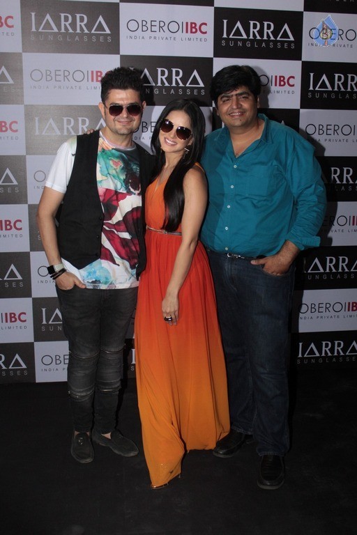 AD Shoot Of Larpa Sunglasses With Sunny Leone - 19 / 20 photos