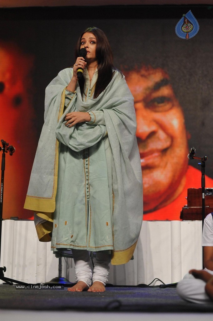 Aish at Sri Sathya Sai Baba 3rd Anniversary Event - 3 / 103 photos