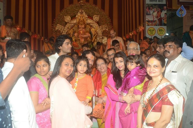 Aishwarya Rai and Vidya Balan at GSB Ganpati - 4 / 7 photos