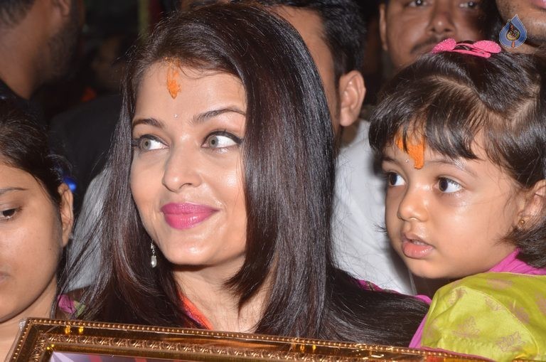 Aishwarya Rai and Vidya Balan at GSB Ganpati - 5 / 7 photos