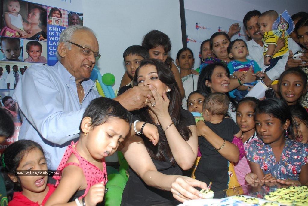 Aishwarya Rai Celebrates 20th Anniversary of Miss World title Win - 11 / 34 photos