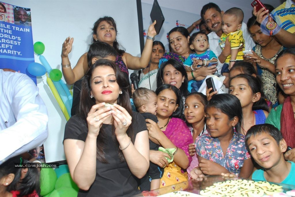 Aishwarya Rai Celebrates 20th Anniversary of Miss World title Win - 20 / 34 photos