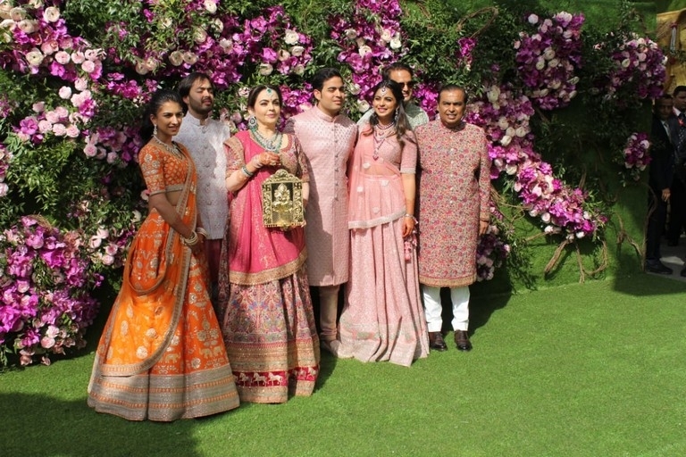 Akash Ambani and Shloka Mehta Wedding Reception - 6 / 38 photos