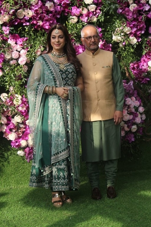 Akash Ambani and Shloka Mehta Wedding Reception Photos - 36 / 40 photos