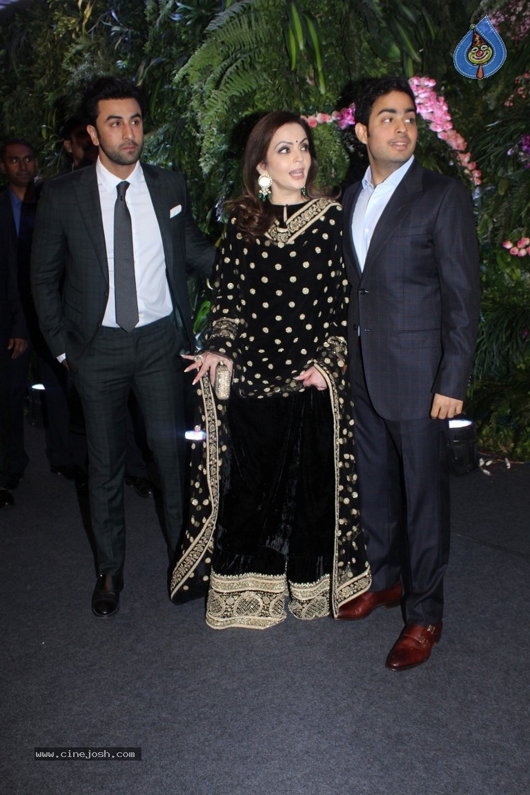 Anushka And Virat Wedding Celebration In Mumbai Set 2 - 9 / 84 photos