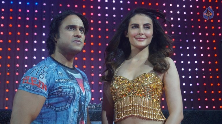 B Positive Film Item Song Shoot - 5 / 37 photos