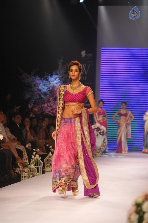 Beti Show by Gitanjali at IIJW 2015 - 8 / 96 photos