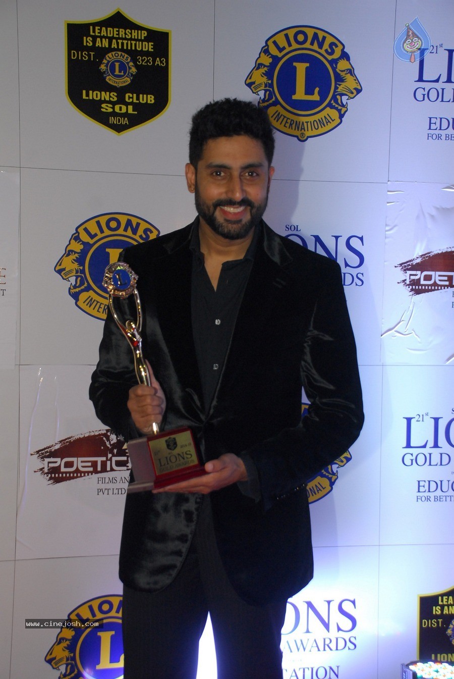 Bolly Celebs at 21st Lions Gold Awards 2015 - 7 / 67 photos