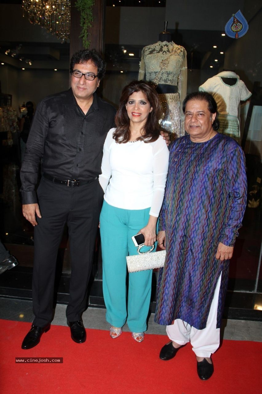 Bolly Celebs at Amy Billimoria's Store Launch - 29 / 95 photos