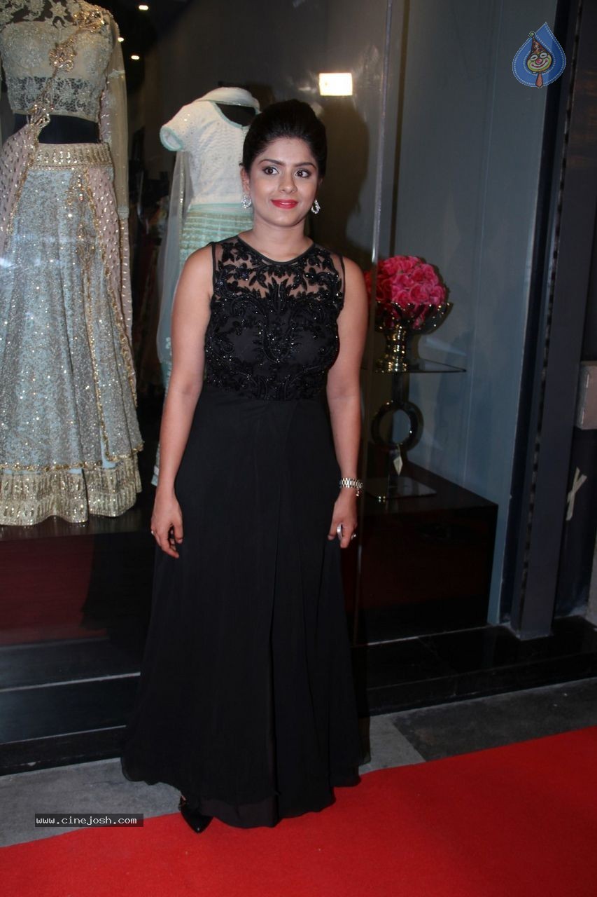 Bolly Celebs at Amy Billimoria's Store Launch - 67 / 95 photos
