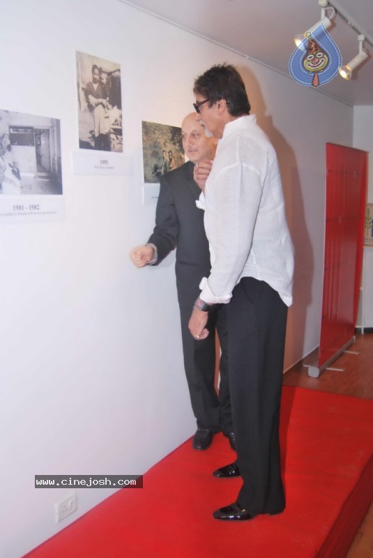 Bolly Celebs at Anupam Kher Art Exhibition Launch - 6 / 65 photos